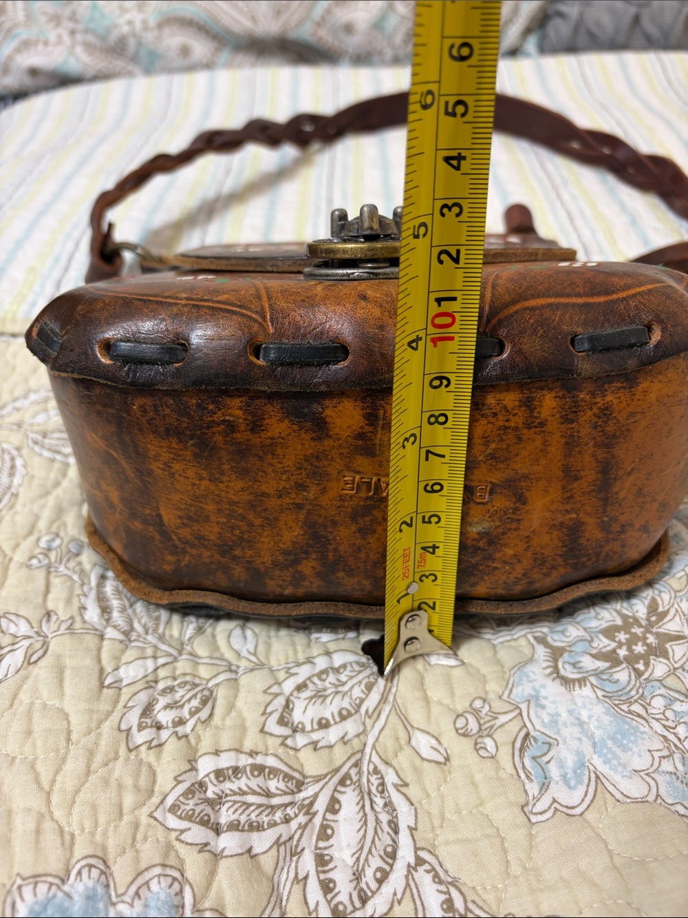 Vintage 70s leather Hand-Tooled Floral Crossbody bag by Canale - Picture 5 of 16